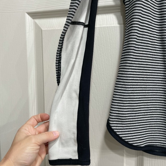 Lululemon- Pullover - Picture 3 of 6